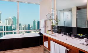 ห้องน้ำของ InterContinental Doha The City by IHG