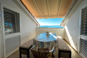 Balkon lub taras w obiekcie Apartmani Sandra Malinska