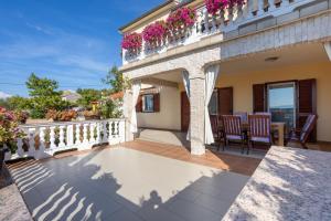 Balkon lub taras w obiekcie Apartmani Sandra Malinska