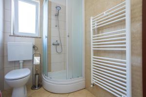 Łazienka w obiekcie Apartmani Sandra Malinska