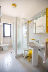 Koupelna v ubytování Hotel Astor