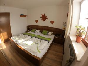 Postel nebo postele na pokoji v ubytování Weinfeldhof