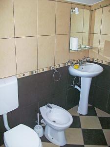 A bathroom at Hoxha rooms