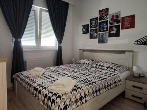 a bedroom with a bed with two towels on it at Apartman Remeta in Banja Koviljača