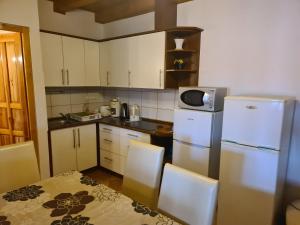 Kuchyňa alebo kuchynka v ubytovaní Mediterrán Apartman és Vendégház