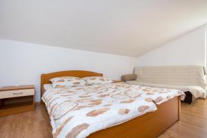Łóżko lub łóżka w pokoju w obiekcie Apartmani Sandra Malinska