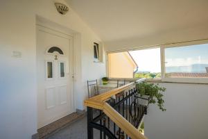 Balkon lub taras w obiekcie Apartmani Sandra Malinska