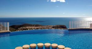 Bazén v ubytování Brisa Marina by Sun & Sea Homes nebo v jeho okolí