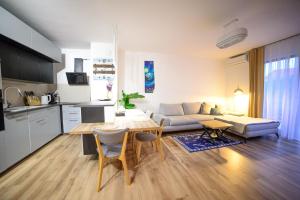 Kuchyňa alebo kuchynka v ubytovaní Apartamenty Via Marina