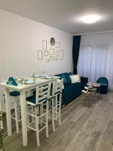 a living room with a table and a couch at Apartman Diamond in Paraćin