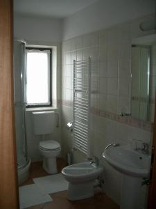 Vonios kambarys apgyvendinimo įstaigoje Pensiunea Funivia