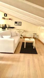 Posedenie v ubytovaní RESIDENZA VIRGILIANA SUITE con terrazza-Centro Storico