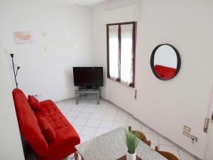 A television and/or entertainment centre at Relax&Natura a 6 minuti da BRESCIA Wifi a Rezzato