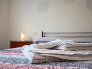 A bed or beds in a room at Relax&Natura a 6 minuti da BRESCIA Wifi a Rezzato