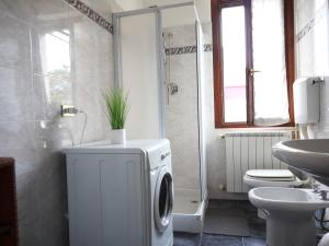 A bathroom at Relax&Natura a 6 minuti da BRESCIA Wifi a Rezzato