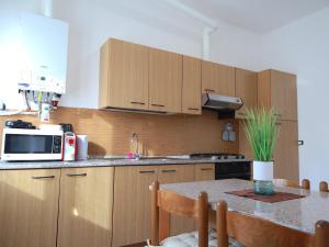 A kitchen or kitchenette at Relax&Natura a 6 minuti da BRESCIA Wifi a Rezzato