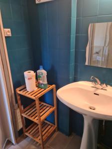 a bathroom with a sink and a toilet paper roll at Logement entier situé à Taponnat Fleurignac. in Taponnat-Fleurignac