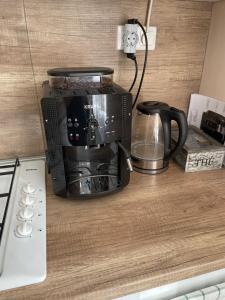 Coffee and tea making facilities at Green Island in the downtown with free parking