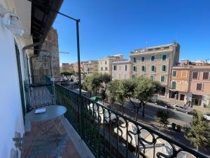 Een balkon of terras bij Off House Borgo Suite, Nettuno - 2025 Giubileo -