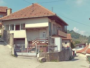a house with a fence in front of it at Apartmani Emir in Visoko