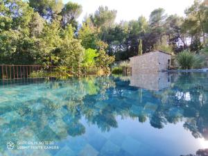 The swimming pool at or close to La Petite perle, balnéo en supplément, le Clos des Perles