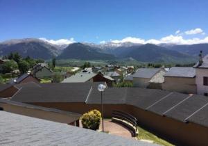 a view from the roof of a building with mountains at Chalet, 5 couchages, wifi, garage, parking gratuit Les Fontanilles Draps et serviettes non fournis in Font-Romeu-Odeillo-Via