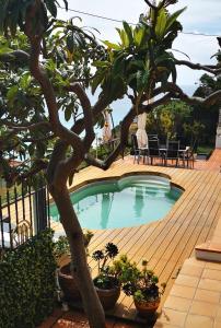 Bazén v ubytovaní Vue magnifique, piscine privée chauffée et sauna à 10min de Monaco alebo v jeho blízkosti
