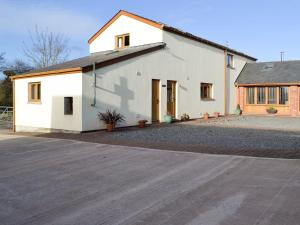 a white building with a driveway in front of it at King Offa Lodge - Uk10261 in Penrhôs