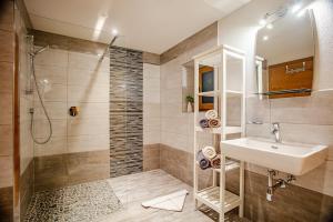 Koupelna v ubytování Apartments Renata Gries 201 + 27 fotografií