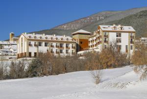 Nespecifikovaný výhled na hory nebo výhled na hory při pohledu z hotelu