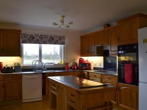 A kitchen or kitchenette at Fair View