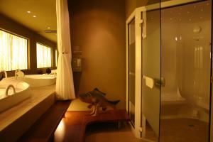 a bathroom with a dinosaur toy in the middle of the bathroom at Hotel Heiligenstein in Baden-Baden