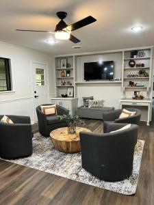 a living room with couches and a coffee table at Casa Blanca - Minutes from Tech and GSU in Ruston