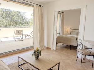 a living room with a bed and a table at Appartement Terrasse avec Vue exceptionnelle Golf in Saumane-de-Vaucluse +21 photos