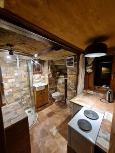Koupelna v ubytování Bivak 14 - Krásný malý apartmán pro milovníky skal a přírody
