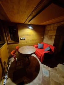 Χώρος καθιστικού στο Bivak 14 - Krásný malý apartmán pro milovníky skal a přírody