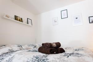 Postel nebo postele na pokoji v ubytování Apartmán s nádherným výhledem v centru Harrachova