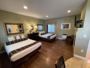 Ένα ή περισσότερα κρεβάτια σε δωμάτιο στο Sea Breeze Inn - Pacific Grove