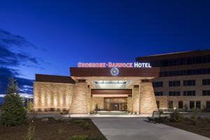 a building with a sign that reads shiners banquet hotel at Shoshone-Bannock Hotel and Event Center in Fort Hall