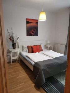 Posteľ alebo postele v izbe v ubytovaní HI Downtown Apartment K9
