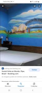 une page d'un site web avec une photo d'un lit dans l'établissement Hostel swellpipa, à Pipa