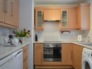 Kuchyň nebo kuchyňský kout v ubytování The Cottage At Boscobel