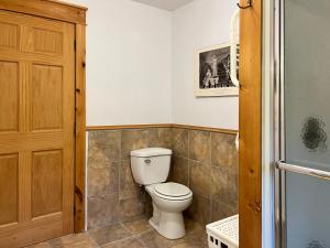 Ванна кімната в Bed & Breakfast Lukomorye +37 фото