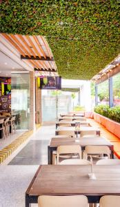 a row of tables and chairs in a restaurant at Hotel Portobahia Santa Marta Rodadero in Santa Marta +22 photos