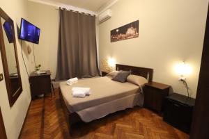 Uma cama ou camas num quarto em Carlo Goldoni Hotel