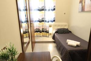 Uma cama ou camas num quarto em Carlo Goldoni Hotel