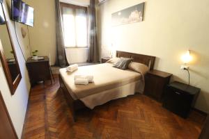 Uma cama ou camas num quarto em Carlo Goldoni Hotel