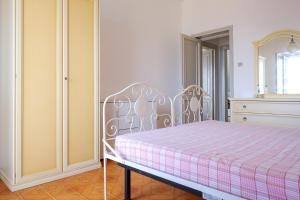 A bed or beds in a room at Casa Vacanza Maria