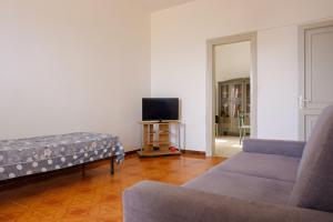 A television and/or entertainment centre at Casa Vacanza Maria
