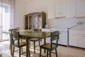 A kitchen or kitchenette at Casa Vacanza Maria